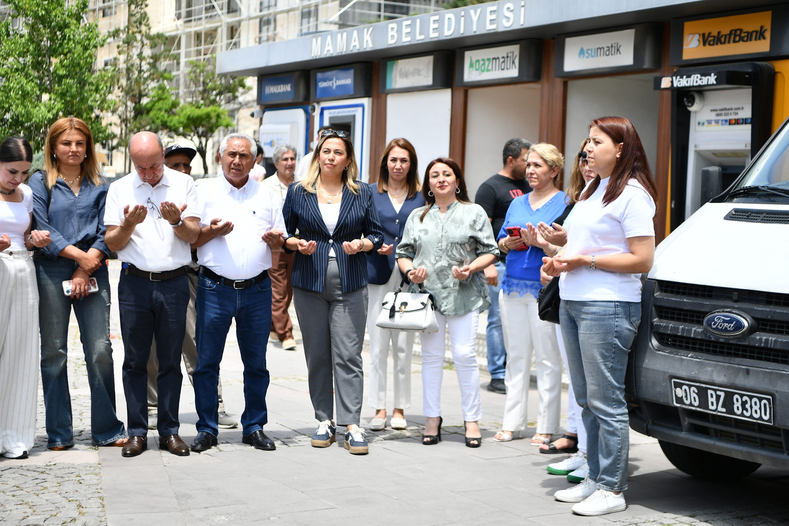 Mamak Belediyesi, Başkan Zeyrek için lokma dağıttı