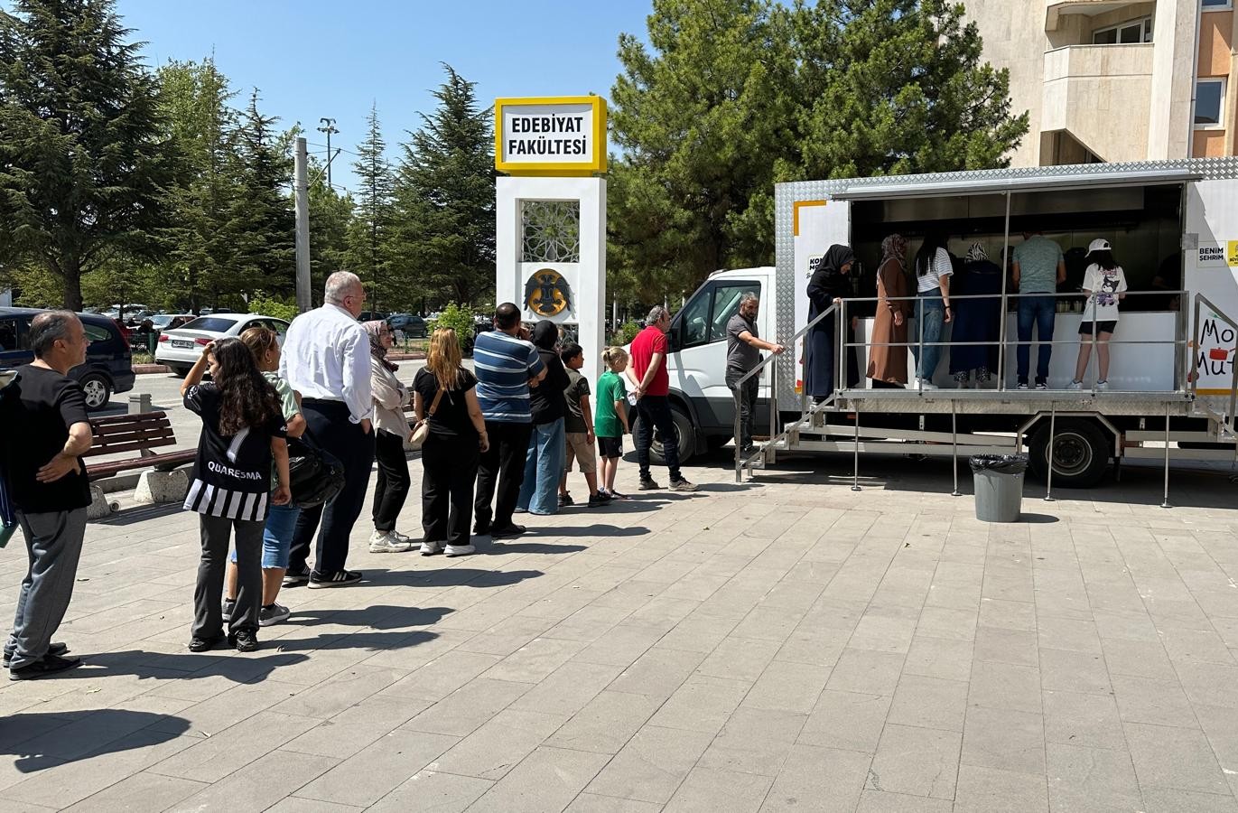 Konya Büyükşehir Belediyesi, YKS’ye giren öğrencilerin ailelerine ikramlarda bulundu