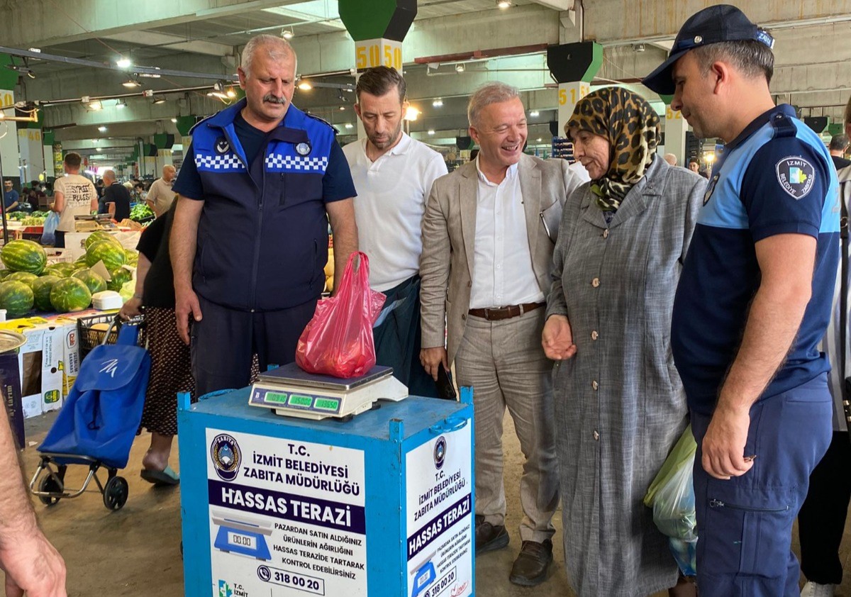 İzmit Belediyesinden pazar yerlerinde hassas terazi denetimi