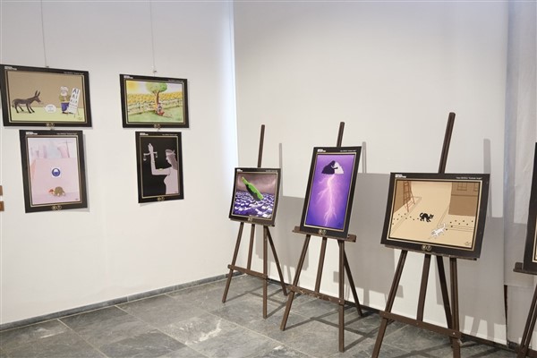 Yalçın Eroğlu’nun ödüllü karikatürleri İnegöl’de sergileniyor