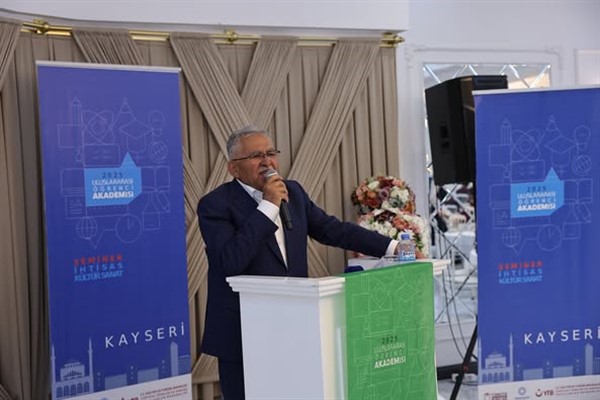 Başkan Büyükkılıç, Kayseri’deki uluslararası öğrencilerle buluştu