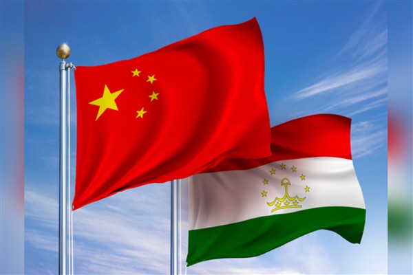 Cumhurbaşkanı Xi Tacik mevkidaşı Rahman ile bir araya geldi