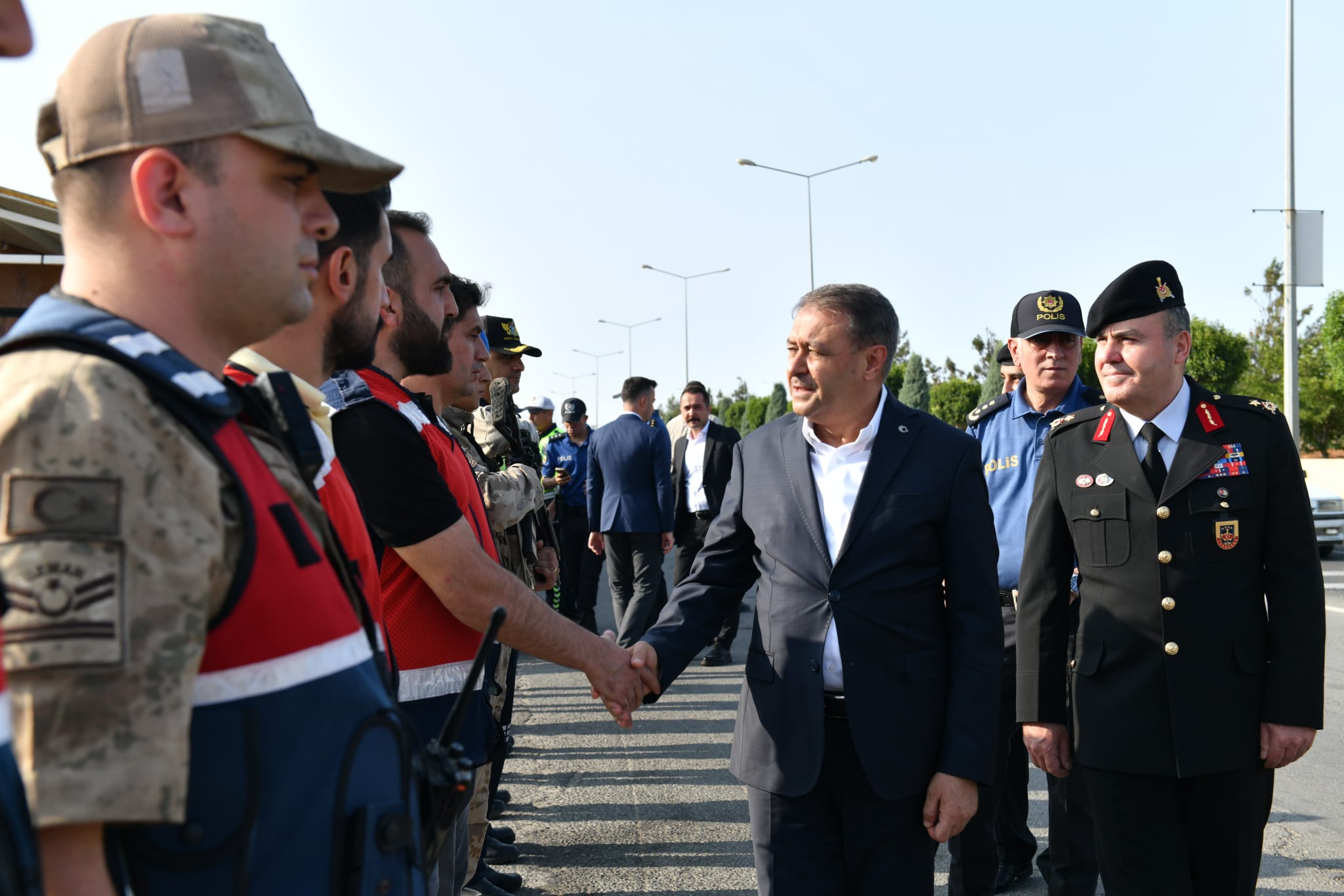 Vali Şıldak, vatandaşların bayramını kutladı