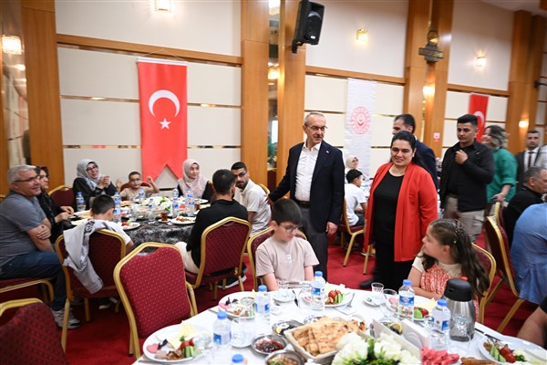 Vali Yavuz, Koruyucu Aile Günü Programı’na katıldı