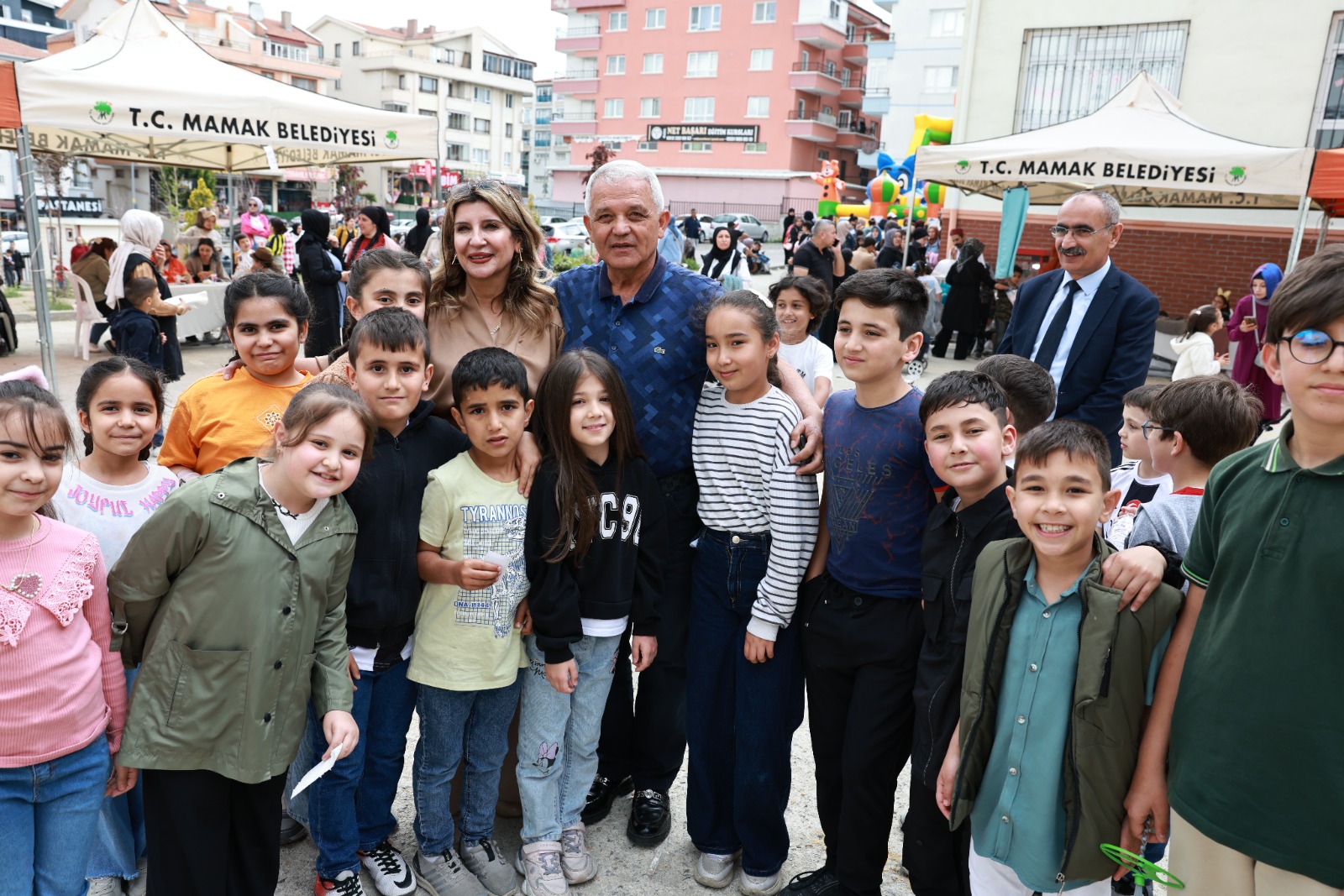 Başkan Şahin’den Nedim İnal İlkokulu kermesine ziyaret