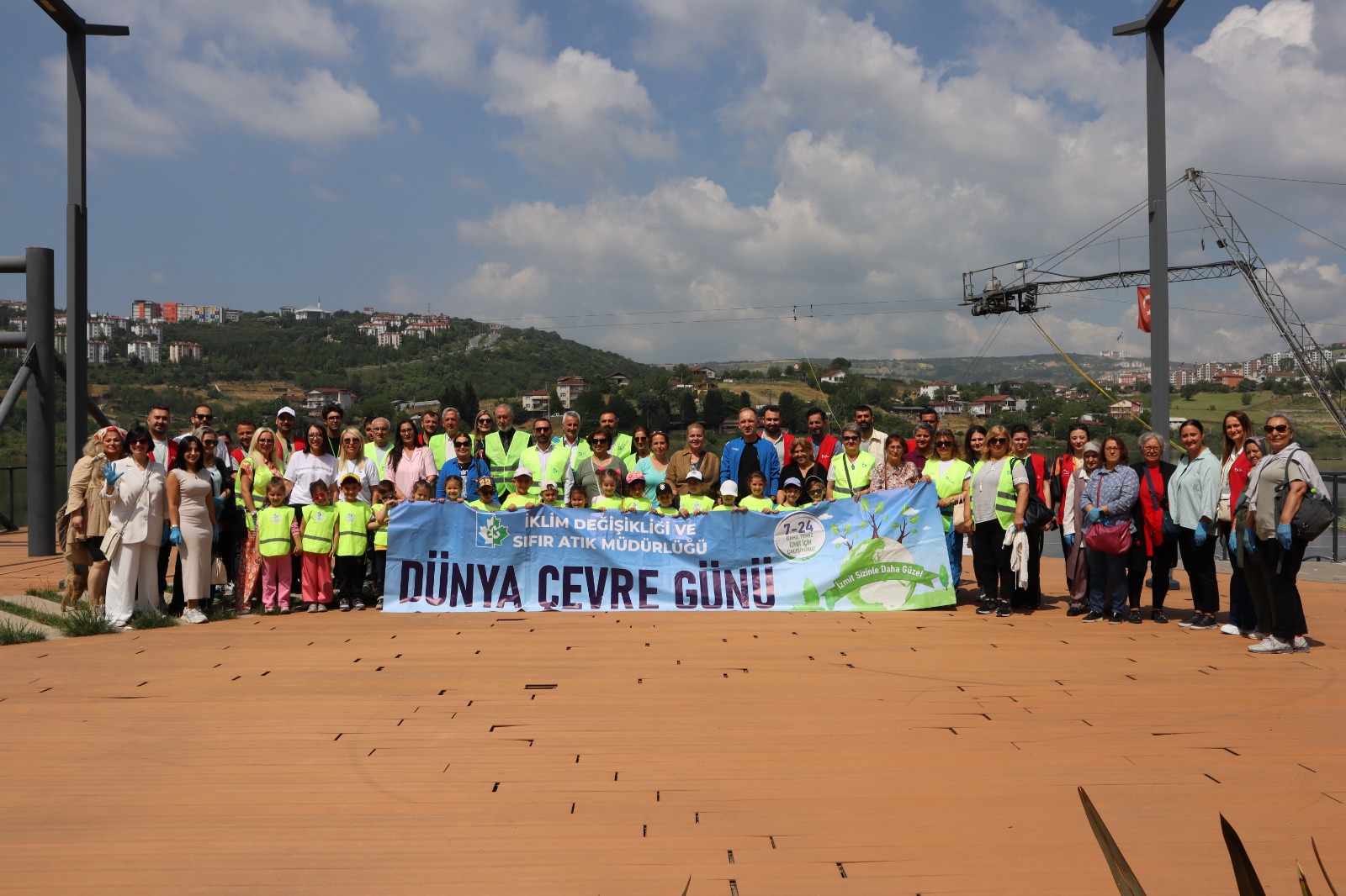 İzmit Belediyesinden Dünya Çevre Günü kapsamında atık toplama etkinliği