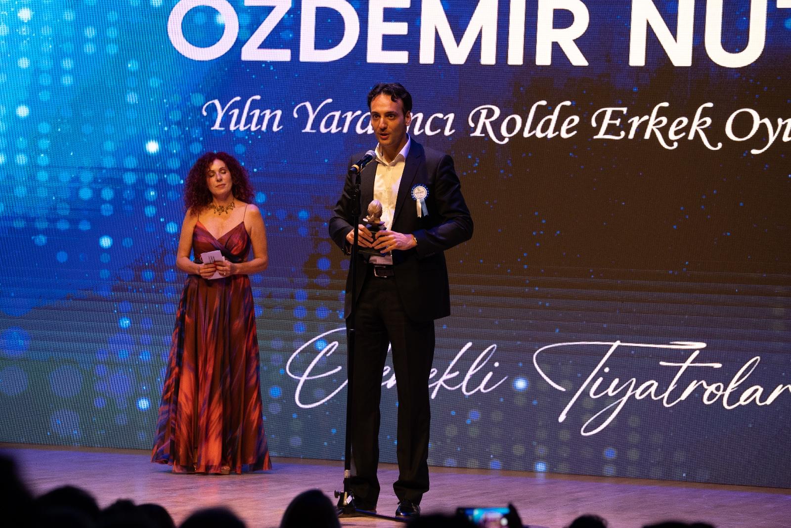 İzmir Şehir Tiyatroları’na ödül