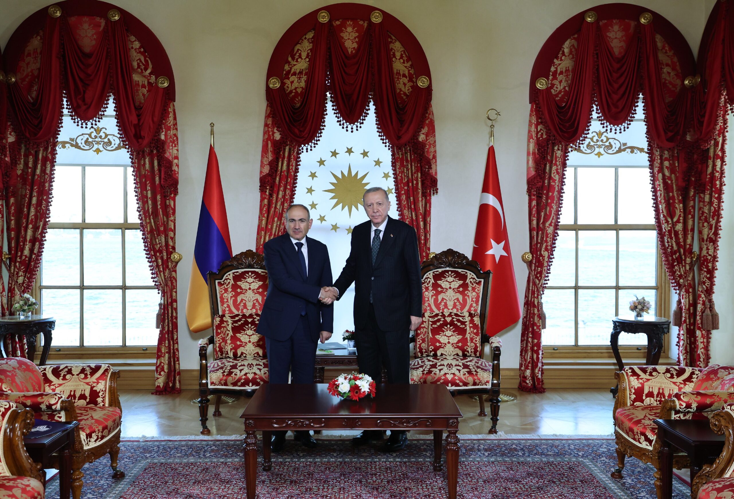 Cumhurbaşkanı Erdoğan, Ermenistan Başbakanı Paşinyan ile görüştü