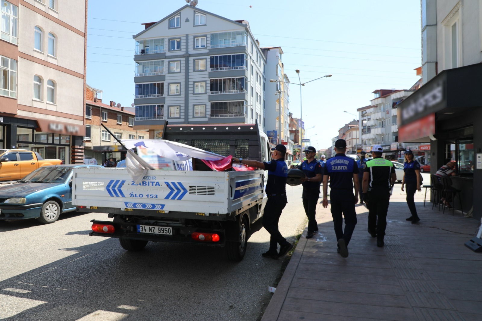 Ordu Büyükşehir Belediyesi Zabıta ekiplerinden kaldırım işgaline karşı denetim