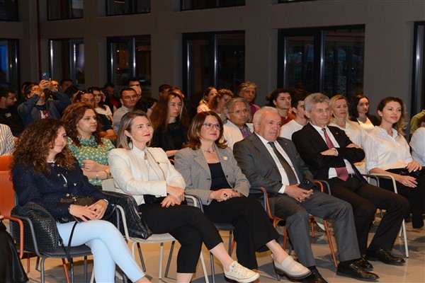 Yeni dünya düzeni söyleşide ele alındı