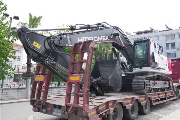 Dalaman’da 32 tonluk paletli ekskavatör araç filosuna eklendi