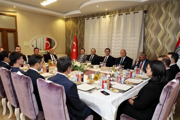 Vali Karakaya’dan yeni görev yerlerine atanan protokol üyelerine teşekkür