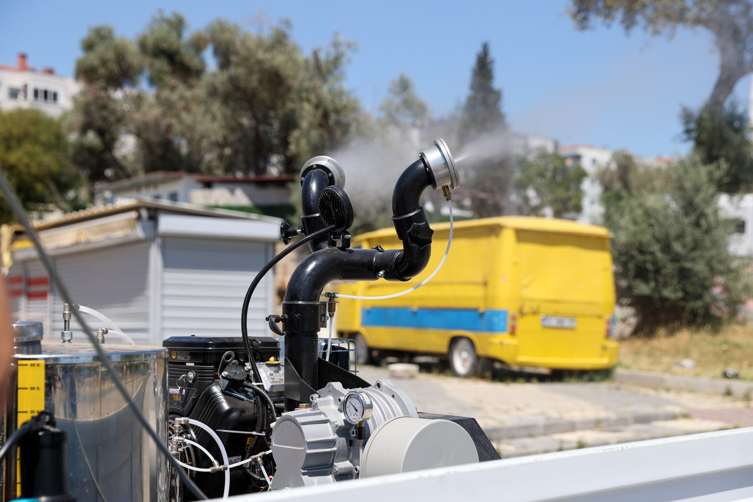 Buca’da kesintisiz ilaçlama çalışması yapılıyor