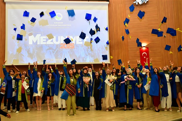 Kırşehir Ahi Evran Üniversitesi’nde mezuniyet töreni