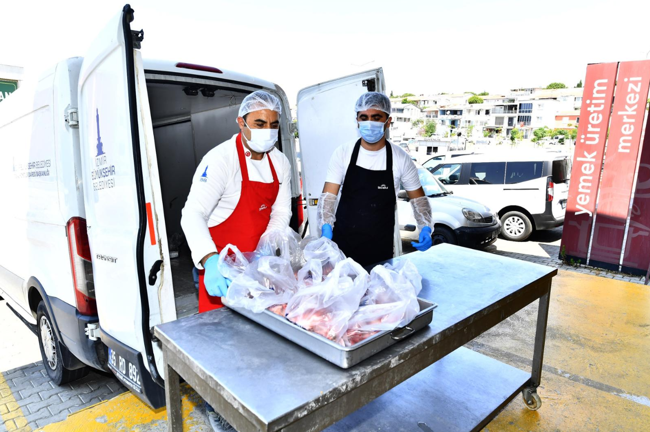 İzmirlilerin et bağışları ihtiyaç sahiplerine ulaştırılıyor