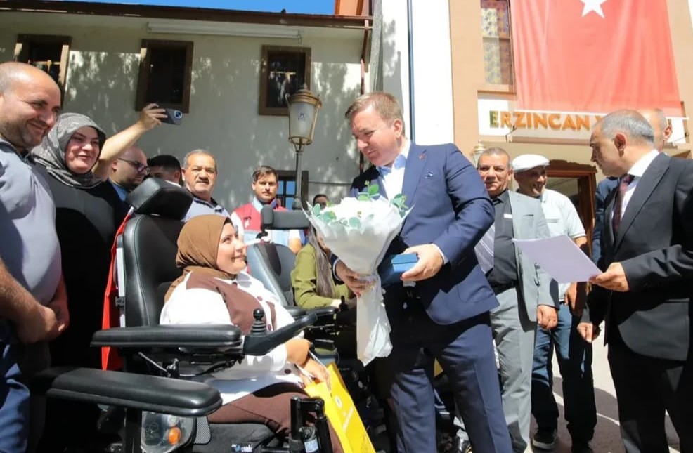 Erzincan’da 24 engelli vatandaşa akülü araç dağıtıldı