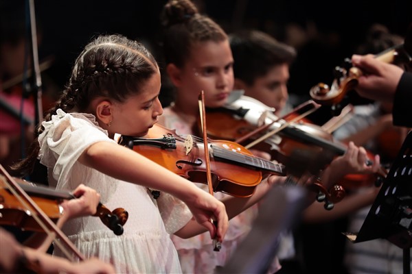 Konaklı kursiyerlerden müzik ve dans gösterisi