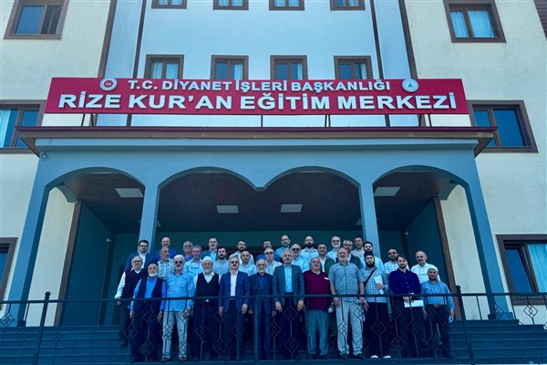 Rize’de Kur’an kurslarının vakıf ve dernek yöneticileri toplantı yaptı