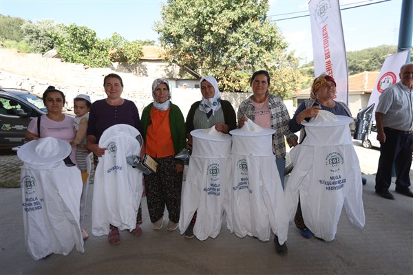 Muğla Büyükşehir ve Menteşe Belediyesi’nden arıcılara destek