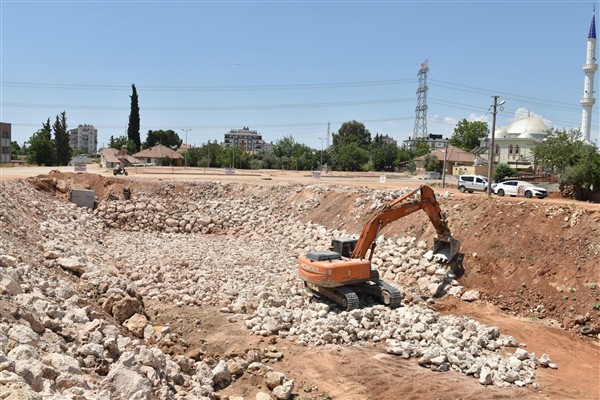 Kepez Belediyesi’nin yağmur suyu ve drenaj hattı çalışmaları