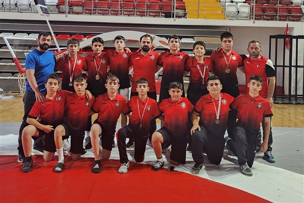Çorum Belediyesi Spor Kulübü Güreş Takımı’ndan madalya