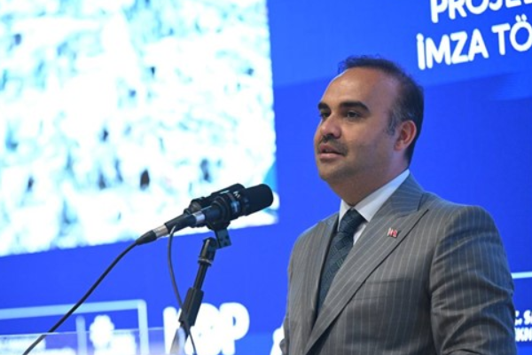 Bakan Kacır’dan Roketsan’a ziyaret