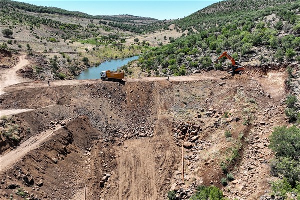 Çermik’te 60 bin hayvanın suyunu karşılayan gölet onarıldı