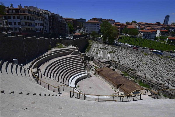 ‘Roma Tiyatrosu ve Arkeopark Projesi’nde çalışmalar tamamlandı