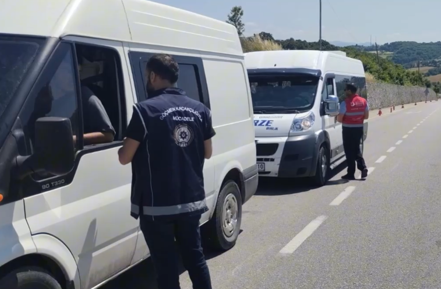 Bakan Yerlikaya: Uygulamalarda 446 düzensiz göçmen yakalandı