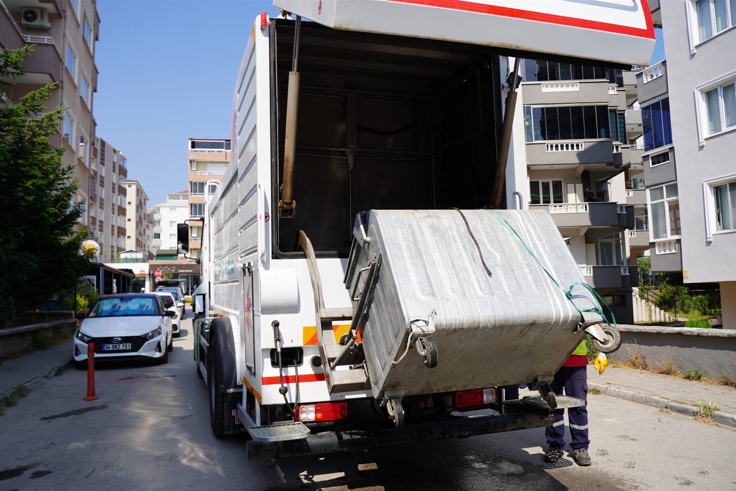 Orhangazi Belediyesi, temizlik çalışmalarını sürdürüyor