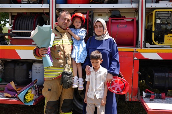 Düzce Belediyesi’nden itfaiye personeline Babalar Günü sürprizi