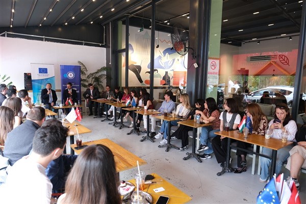 Macaristan Büyükelçisi Matis gençlerle buluştu