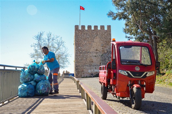 Alanya Belediyesi bayram boyunca 5 tona yakın atık topladı