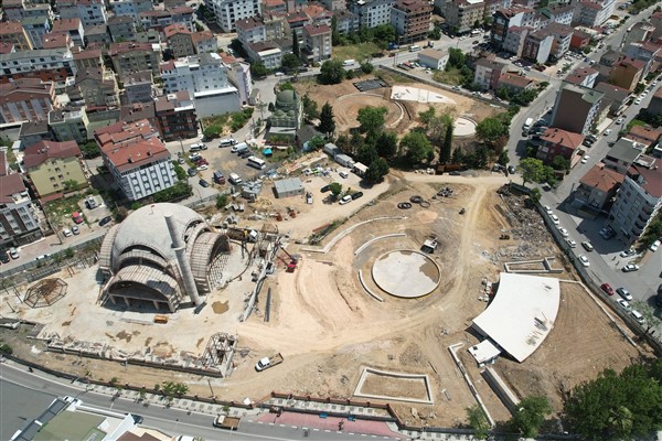 Çayırova Kent meydanında çalışmalar devam ediyor