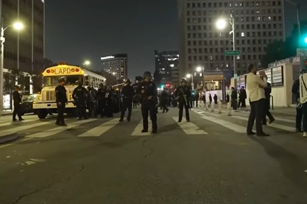 Los Angeles’taki protestoların ardından sokağa çıkma yasağı getirildi
