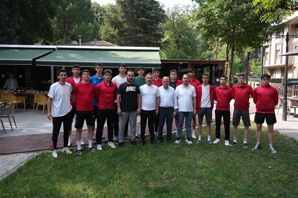Düzce Belediyesi Spor Akademisi Voleybol Takımı, Kayseri’ye uğurlandı