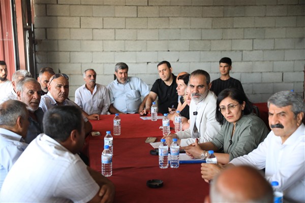 Eş Başkanlar Sincar ve Dündar, vatandaşlarla bir araya geldi