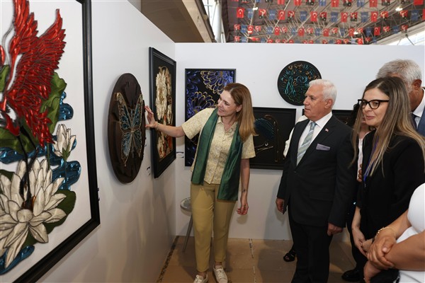 BUSMEK Yıl Sonu Sergisi ziyarete açıldı