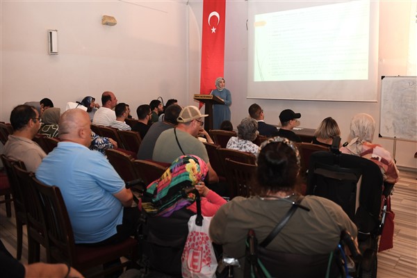 Engelliler bireyler haklarını Osmangazi’de öğrendi