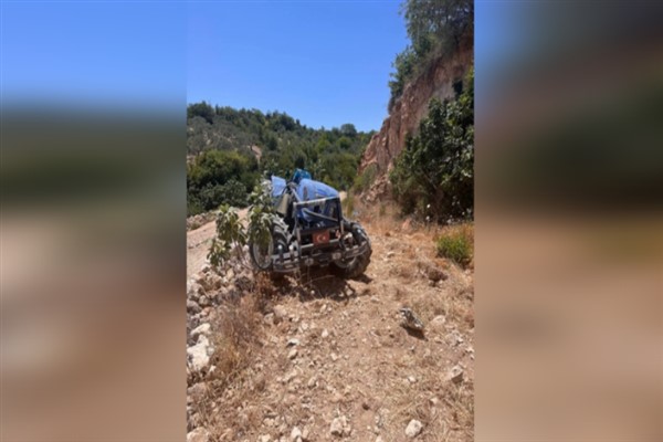 Altınözü Fatikli Mahallesi’nde traktör devrildi