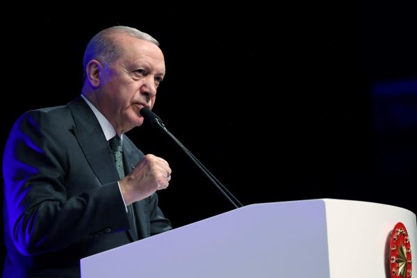 Erdoğan: İran’a yönelik saldırılarının büyük bir felakete dönüşmemesi için çaba harcıyoruz