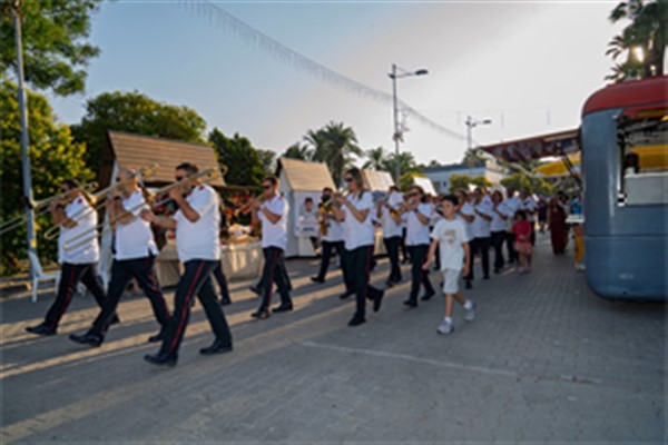 İzmir’de Yaza Merhaba Festivali başladı