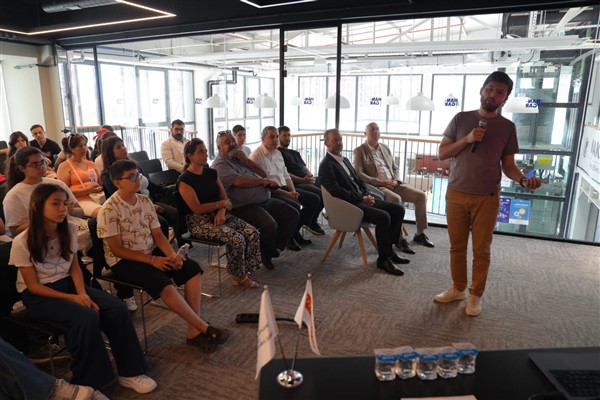 Kartal’da gençlere yol gösteren ‘Meslek Tanıtım Günü’