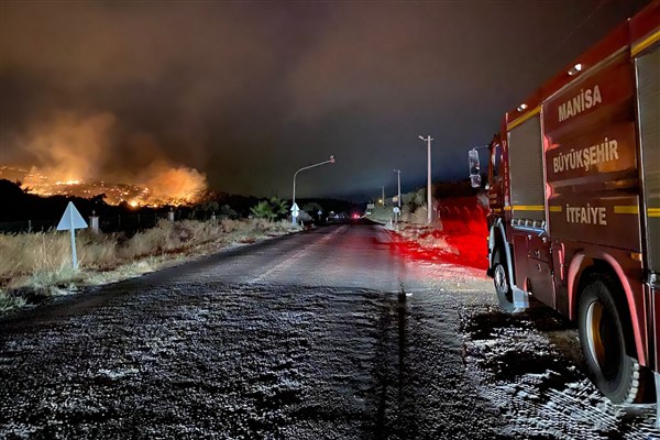 Manisa Büyükşehir’den İzmir’deki orman yangınlarıyla mücadelede destek