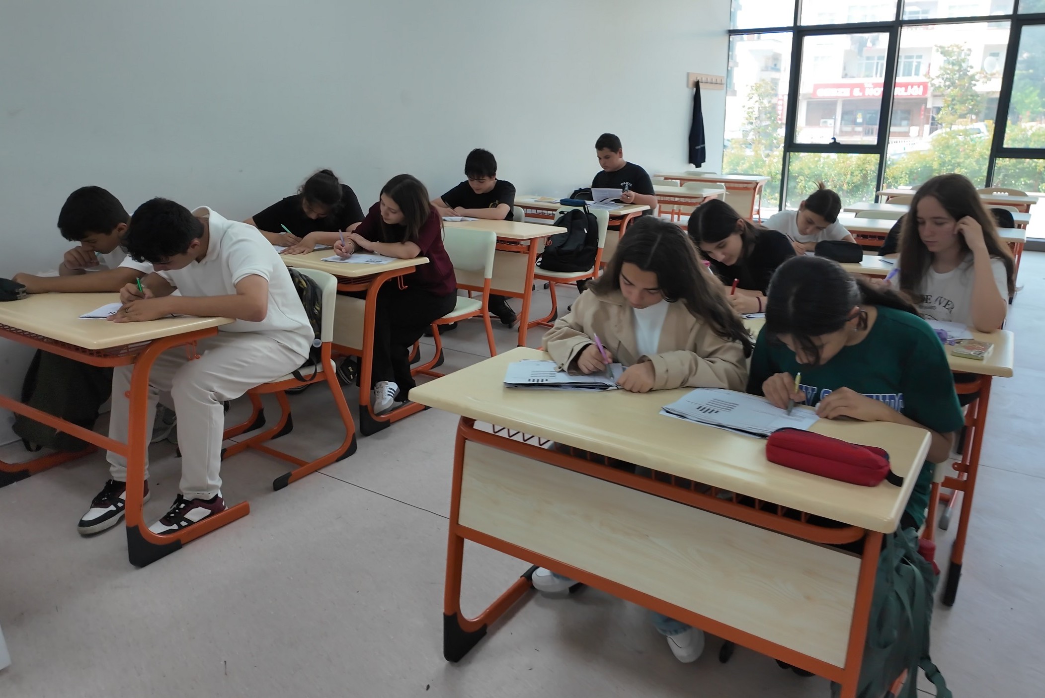 Çayırova Belediyesi’nin bilgi evlerindeki öğrenciler, LGS’ye hazırlanıyor