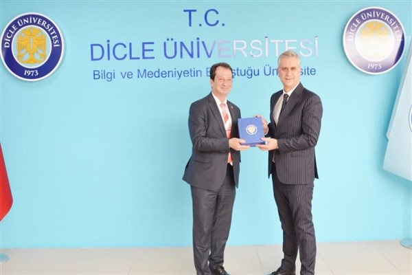 AK Parti Genel Başkan Yardımcısı Yalçın, Rektör Eronat’ı ziyaret etti