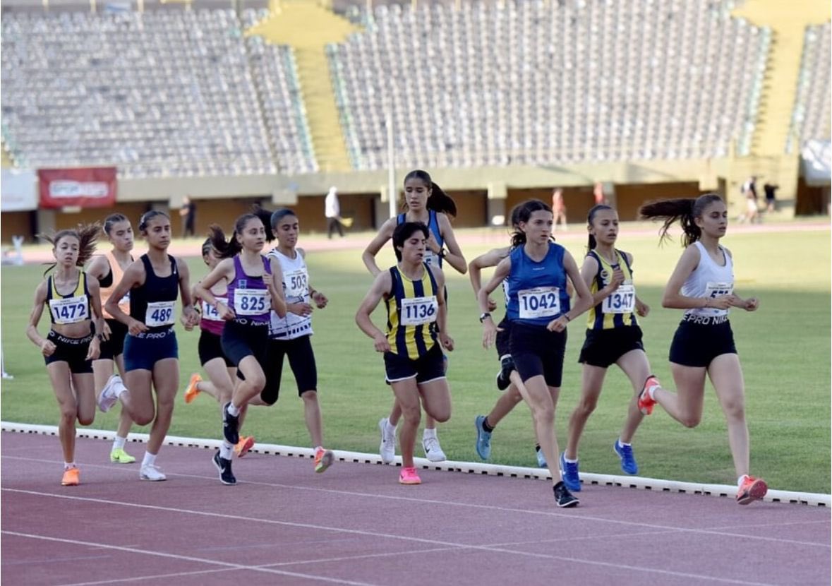 Bağlar Belediyesporlu genç atletler İzmir’den madalyalarla döndü