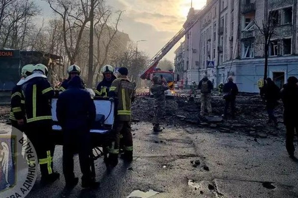 Kapsamlı drone saldırısı Kiev’i vurdu