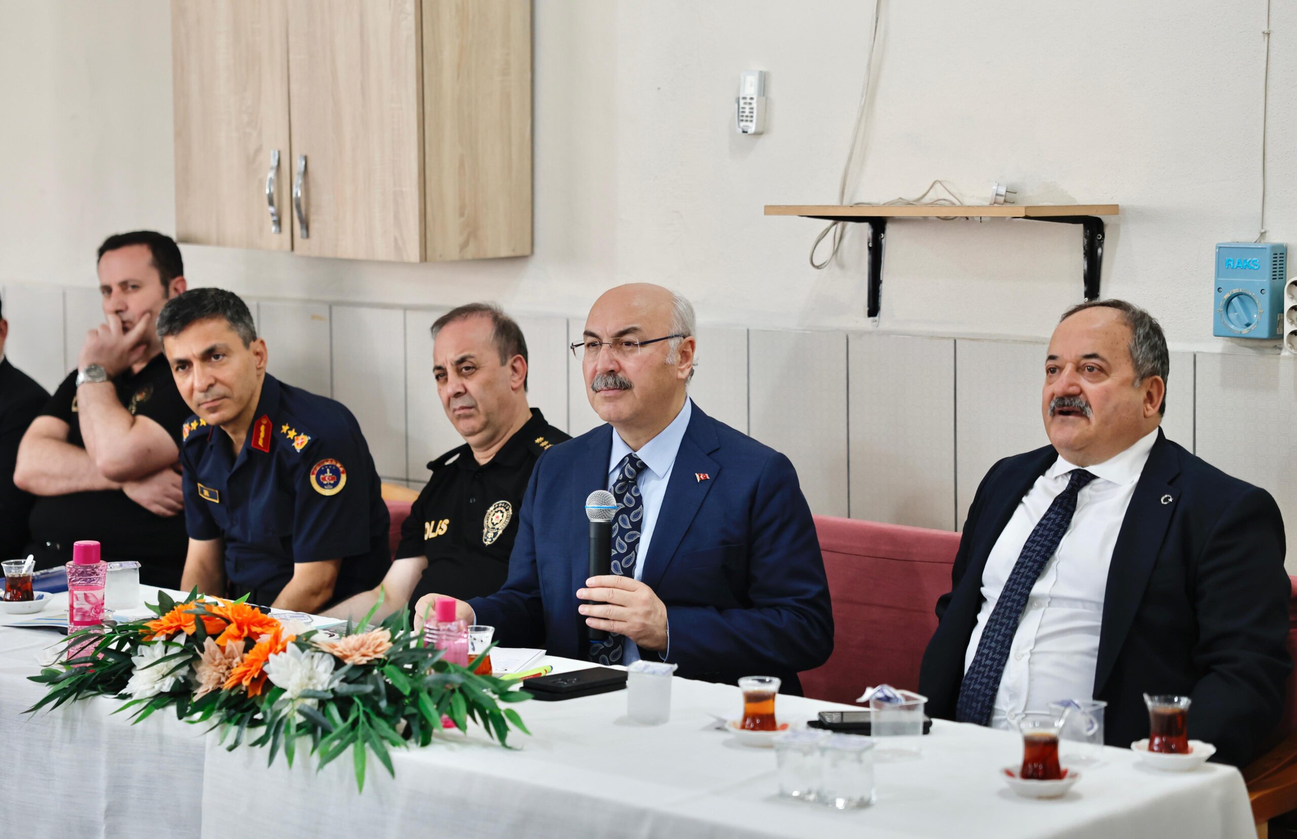 Vali Köşger, Seyhanlı vatandaşlarla buluştu