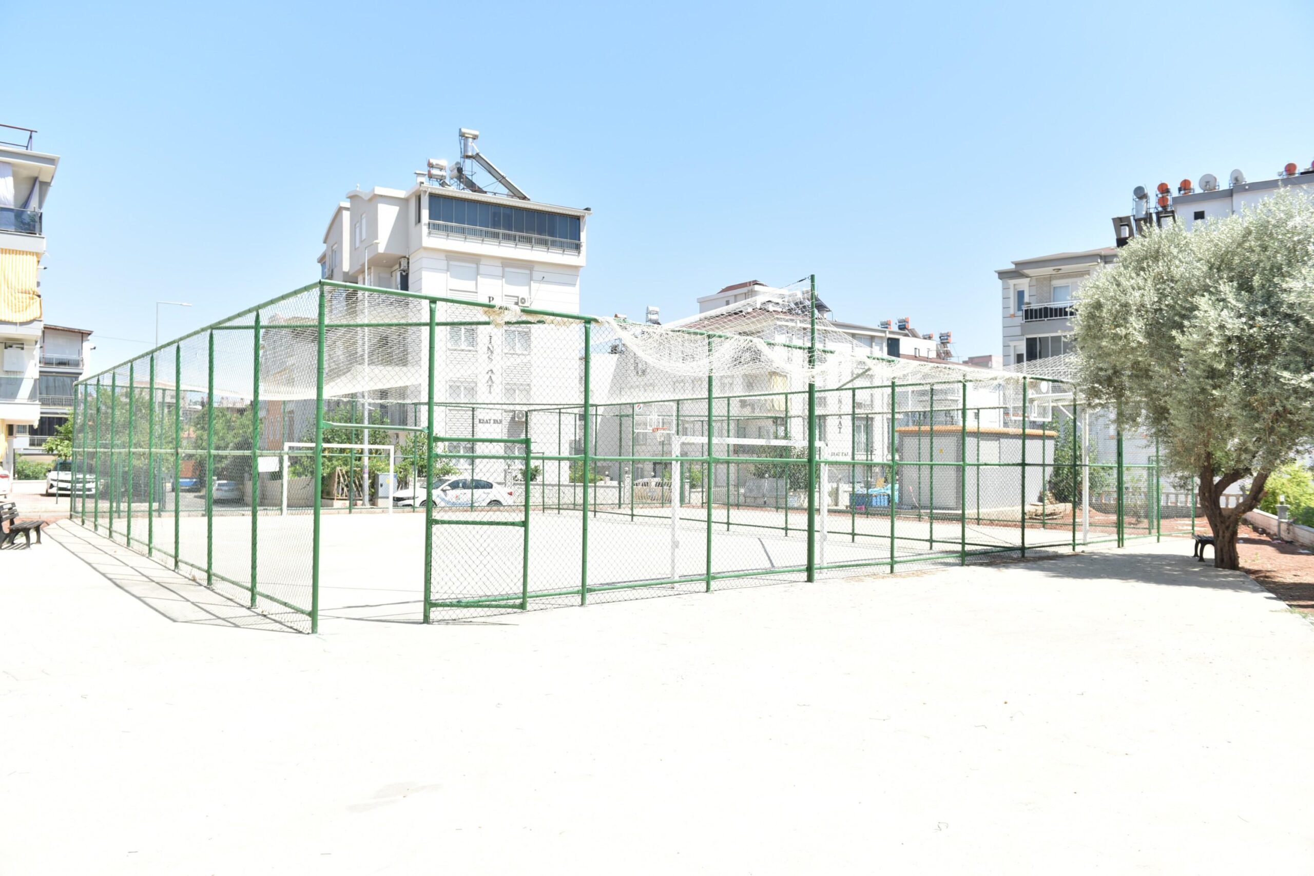 Çamlıbel Mahallesi’ne basketbol ve futbol sahası